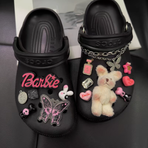 หัวเข็มขัดตกแต่ง Crocs Y2K สำหรับผู้หญิง สไตล์สตรีท หวาน เร้าใจ โซ่สีดำ หัวเข็มขัดแฟชั่น ฤดูร้อน 2024 ของ DIY