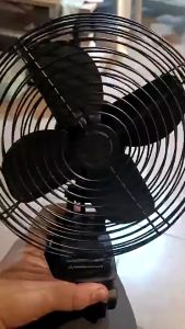 พัดลมแบตเตอรี่ไร้สาย พัดลมแบตบล็อก 8นิ้ว พัดลมแบตสว่าน พัดลมพลังสูงแบบพกพา พัดลมอุตสาหกรรมไร้สายปรับได้ ไฟ LED ระดับไหม? ความจุแบต 21V สมาธิให้ 10 ชม สลับโหมดลม 3 ระดับได้อย่างอิสระ 8 นิ้ว บรรทัดไว้ในระดับที่สุด ความสวยงามได้สูง สุดๆ เป็นการพัดลมแบต