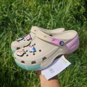 รองเท้าหัวโต Platform Glitter Clog (สั่งซื้อ 1 คู่แถมตัวติดรองเท้า 2 ชิ้น=50฿) รองเท้าผู้หญิง รองเท้ารัดส้น รองเท้าหัวโต รองเท้าส้นสูง 2.5" รองเท้าเบาและนุ่ม ใส่สวยใส่สบายมาก พร้อมส่งในไทย