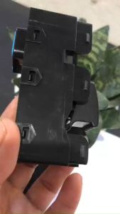 Công tắc chia ( nửa lên kính 1 nút đơn) cho xe ô tô