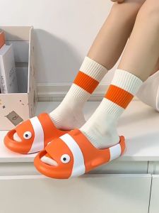 Sandal Jeli Karet Wanita Sandal Pantai Pasangan Sol Tebal Bentuk Ikan Laut Kartun Lucu Anti Licin