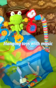 Baby yaya  เปลโยกปรับนั่ง เอน นอนได้ มีโมบายเสียง เบาะสั่นได้ ลายน่ารัก