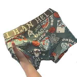 กางเกงบ็อกเซอร์ชายผ้าฝ้ายแท้พิมพ์ลายกางเกงขาสั้นทรงบ็อกเซอร์สบายๆ ป้องกันแบคทีเรีย สำหรับผู้ชาย สไตล์การเล่นกีฬา ฤดูร้อน ปี 2025