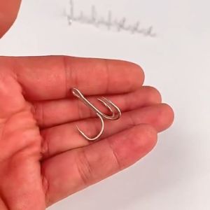 SUKE 20PCS Fishing Hook Stainless Steel Fishing Treble Hook High Carbon 2# 4# 6# 8# 10#