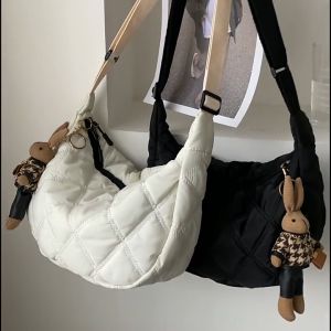 กระเป๋ารูปสี่เหลี่ยมขนมเปียกปูน, กระเป๋าสะพายข้าง แฟชั่นผู้หญิง, กระเป๋าทรงเกี๊ยว สะพายชายกระเป๋า ลายตารางนวมใบ ใหญ่ สายหนา ทน