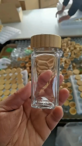 4oz Herbs Spices and Seasonings Square Containers Seasoning Glass Spice Storage with Bamboo Cover