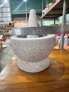 ครกหิน สีชมพู หินแกรนิต ขนาด6/6.5/7/8นิ้ว พร้อมสาก ใช้ตำพริกแกงได้ ทรงโบราณ มีหูจับ