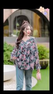 TW21682 เสื้อคอวี ระบายหน้า แขนยาว ยางปลายแขน ..