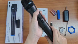 ไมโครโฟนไร้สาย Wireless Microphone Set ไมโครโฟน เสียงร้องคุณภาพสูง เซ็ตไมค์ร้องเพลง MIC ไร้สาย ระยะรับ 50เมตร