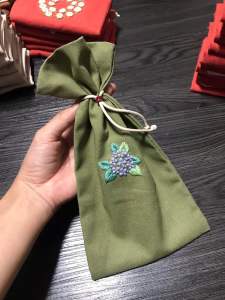 [MADE BY ME] túi rút linen thêu tay