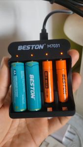 Pin sạc AA AAA Beston chuẩn 1.5V dung lượng cao bộ sạc nhanh M7031 tự ngắt hàng cao cấp có đèn báo khi đầy Pin chuyên dùng cho micro không dây máy đo huyết áp khóa vân tay đồ chơi chuột không dây