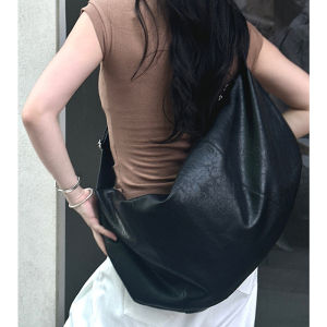 Black Dumpling Shaped Shoulder Crossbody Bag Large Capacity Commuter Bag for Women Casual Style Polyester Lining Zipper Closure