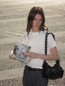 เสื้อยืดคอกลมแขนสั้นผ้าฝ้ายสวมใส่สบายสำหรับผู้หญิง ทรงหลวม สไตล์ลำลอง ระบายอากาศได้ดี ทรงพอดีตัว ฤดูร้อน 2024