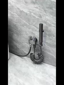 Bộ van chia nước 2 khóa xả đầu ra độc lập inox 304 chống gỉ kèm bộ vòi xịt vệ sinh tăng áp thân trụ nút bấm dây lò xo