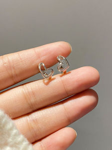 Minimalist Design Hollow Heart Earrings Small Elegant Sleepwear Friendly Versatile Simple Fashion Jewelry Ear Cuffs
