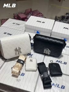 【ซื้อ 2 แถม 1】MLB กระเป๋าสะพายข้าง ผญ กระเป๋าผู้หญิงแฟชั่น NYของแท้ Crossbody กระเป๋ากล้อง กระเป๋าสตางค์