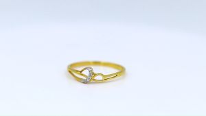 Happy Jewelry แหวนดีไซน์เก๋ ประดับเพชร ทองแท้ 9k 37.5% เพชรเกสร ME950