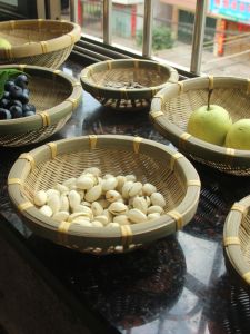 Large Medium Small round Bamboo Woven Baozi Basket Scissors Kitchen Drainage Vegetable Washing Storage Basket Household Items