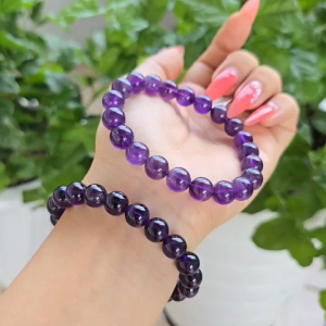 Q2033 Vòng Thạch Anh Tím 8li có 2 màu nhạt & đậm cho Hỏa và Thổ - Phong Thuỷ TUDO P