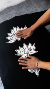 Kaos Distro Pria Wanita Desain Bunga Teratai Lotus Katun Combed Warna Hitam Putih Merah Biru