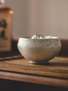 Rustic Japanese Style Ceramic Rice Bowl Irregular Shape Home Use Dining Set Large Capacity Porcelain Bowl Traditional Design