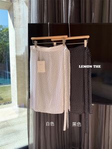 กระโปรงทรงเอลายสก็อตสีดำขาวสไตล์เกาหลี กระโปรงสั้นผูกเชือก สไตล์หวานและเค้กวันเกิด ฤดูใบไม้ผลิ 2025