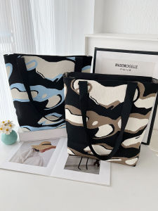 กระเป๋าถือทรงถังขนาดใหญ่แบบพกพาลำลอง ดีไซน์ทันสมัย ​​กระเป๋าถือแบบมีซิปปิดสำหรับใช้ในชีวิตประจำวัน กระเป๋าถือทรงกลมแบบยืดหยุ่น