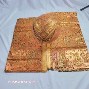 Sepasang Jarik Prodo Blok dan Blangkon Prodo Blok Pengantin