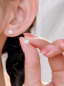 SEA JJT Elegant Geometric Stud Earrings for Women Minimalist Black Crystal Flower Design Fashionable Everyday Jewelry