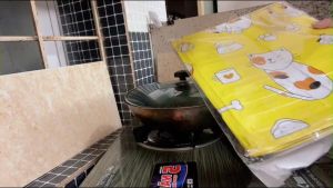 Tấm Chắn Dầu Mỡ Mẫu Hoa Văn Gấp Gọn