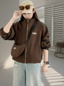 เสื้อแจ็คเก็ตคอตั้งสไตล์เกาหลีฤดูใบไม้ร่วงใหม่สำหรับผู้หญิงไซส์เล็ก ทรงหลวม ดีไซน์กระเป๋าขนาดเล็ก เสื้อผ้าทำงานสไตล์เกาหลี