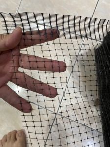 ตาข่ายกันนกโปร่งแสง ติดตั้งง่าย ชนิด PP สีดำ Bird Net ขนาด 4x25 ม. ขนาดตาเล็กสุด 1x1 cm ตาข่ายกันตก UV protection ตาข่ายกันนก ตาข่ายกันนกพิราบ - Lazada