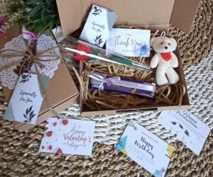 Hadiah Gift Box / Hampers Boneka Mini Bear / Kado Ulang Tahun / Valentine dan Wisuda