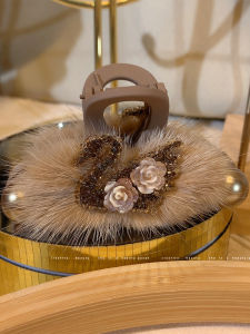 Kẹp Tóc Hình Con Cá Mập Đính Ngọc Trai Lông Cừu Cho Phụ Nữ Mùa Thu Đông Phụ Kiện Tóc Nữ Kẹp Tóc Hình Con Bướm Trung Bình