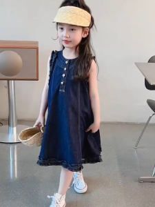 1-7 ปี ชุดเดรสเด็กผู้หญิงฤดูร้อนปี ชุดเดรสยีนส์เด็กผู้หญิง เดรสเด็กแขนกุด สไตล์เกาหลี ผ้านุ่ม