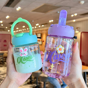 แก้วดื่มน้ำแบบพกพาสำหรับเด็ก แก้วดื่มแบบมีรูดื่มน้ำพร้อมที่จับ แก้วดื่มแบบพกพาสำหรับเด็กผู้หญิง ดีไซน์น่ารัก ความจุขนาดเล็ก