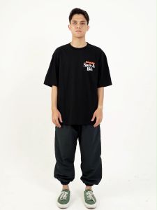 Moutley Kaos Pria Lengan Pendek Oversized Fit Katun Sporty & Rich  OL-MC270125