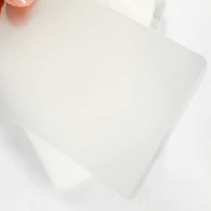 พลาสติกเคลือบบัตร เคลือบบัตร 125ไมครอน เคลือบเรียบเนียน แผ่นเคลือบบัตร  พลาสติกเคลือบบัตร ติดแน่น เห็นตัวหนังสือคมชัด กันน้ำ YC