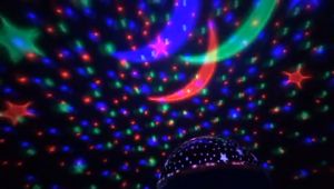 ฟ LED ท้องฟ้าเต็มไปด้วยดวงดาวบรรยากาศกลางคืนดิสโก้ไลท์โปรเจคเตอร์ไฟกลางคืนดวงดาวขาตั้งไฟห้องนอนแสงท้องฟ้าเต็มไปด้วยดวงดาว 360 °หมุนห้องนอนไฟกลางคืนใช้ในการตกแต่งห้องและใช้ในการให้ของขวัญ LED Starry Sky Lights For Gifts 【ขนาดใหญ่ แสงดาว】