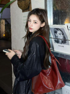 Red Hot Oil Wax Leather Tote Bag Womens 2025 New High-End Large Capacity Class Commute Single Shoulder Bag Casual Simple Style