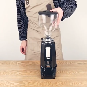 Gemilai‘s 020 Italian style grinder for commercial and household use with a 64mm cutterhead and an 800g soybean bin made of aluminum alloy body an electric 19 speed electric blade grinder