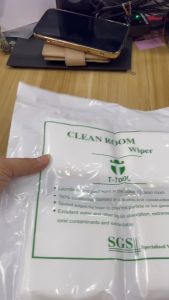 Khăn sạch  lau màn hình ( có bụi  ít bụi mịn )