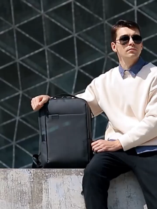 Balo cao cấp đựng laptop vải chống thấm nước.