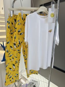 เสื้อยืดแขนสั้นพิมพ์ลายเป็ดสีเหลือง YINXIAOJIE ผ้าฝ้ายแท้สวมใส่สบาย กางเกงขายาวสำหรับใส่อยู่บ้าน ชุดนอน ใส่ไปข้างนอกได้