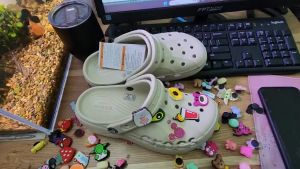 Sục cross band baya classic 5cm chính hãng xuất xịn tặng kèm 10 charm gắn dép( Xả kho)  màu kem