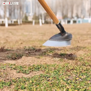 ทนทาน!วัสดุหนา！ จอบขุดดิน จอบ คราด จอบดายหญ้า คราดเหล็ก จอบถากหญ้า จอบเล็ก จอบพรวนดิน จอบอเนกประสงค์ ผลิตจากวัสดุที่มีความแข็งสูง หัวไม่หลุด ขอบหนา คม