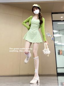 Homecore | Beautiful Green Waist-cinching Floral Dress