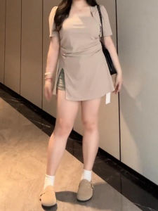 Áo Thun Nữ Tay Ngắn Không Đều Cỡ Lớn Mùa Hè Thiết Kế Ôm Vừa Vặn Hở Xương Đòn Hở Cổ Áo Thun Cotton Phong Cách Đường Phố