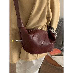 กระเป๋าคาดไหล่ขนาดใหญ่รูปแกะสลักหนัง PU สำหรับผู้หญิง กระเป๋าคาดไหล่ฤดูใบไม้ร่วง/ฤดูหนาว สไตล์เกาหลี กระเป๋าใต้วงแขนแบบลำลอง กระเป๋าสะพายข้าง กระเป๋าแฟชั่นใหม่