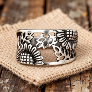 Huitan Fresh Style Women Ring Flower Leaf Design Party Accessories Hollow Silver Color Daily Fashion Elegant Lady Metal Jewelry